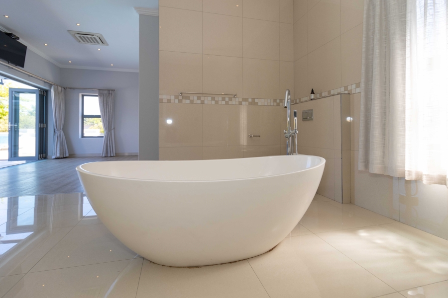 5 Bedroom Property for Sale in Val De Vie Estate Western Cape